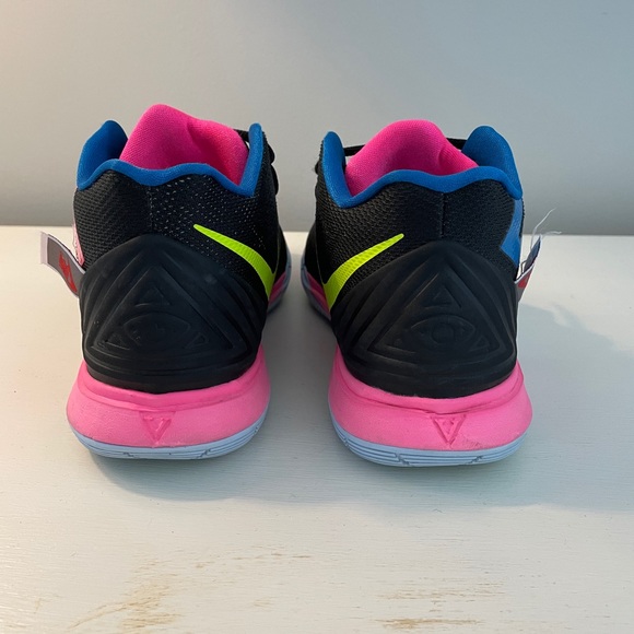 Kyrie V ‘Just Do It’ (boys) - Picture 3 of 4